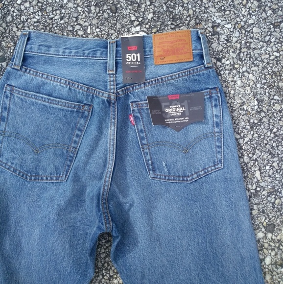 Levi's 501 Cropped Selvedge Jeans in Vintage Find - Picture 6 of 8